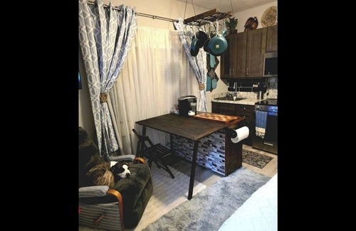 Old Southwest Apartment | Cozy Pet-Friendly Studio with AC and WiFi in Delightful Reno