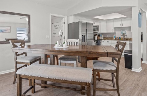 Forest Hills House | Cozy, Pet-Friendly Tampa Home with Heated & Screened Pool - 4 miles to Adventure Island/Busch Garden