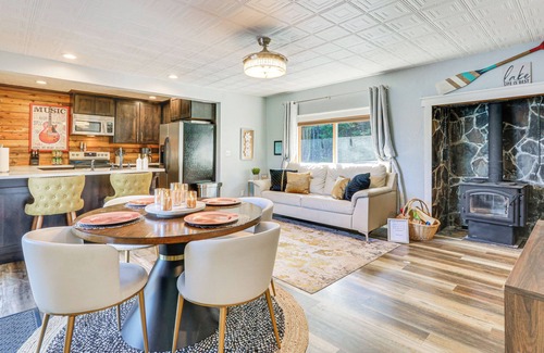 Coeur d'Alene Cottage | Cozy Pet-Friendly Coeur d'Alene Lake Cottage!