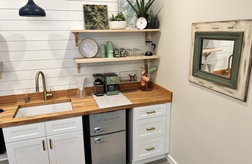 Asheville Apartment | Cozy Pet-Friendly Walkable Retreat West Asheville