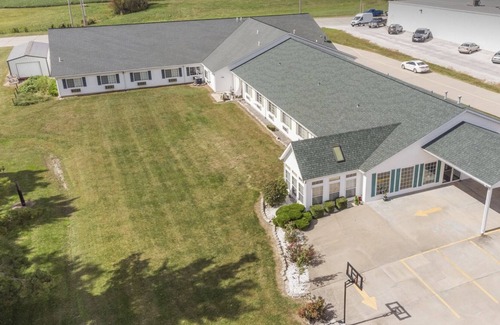 Red Bud Bed & Breakfast | Cozy Petite King Economy Room with Free Parking!