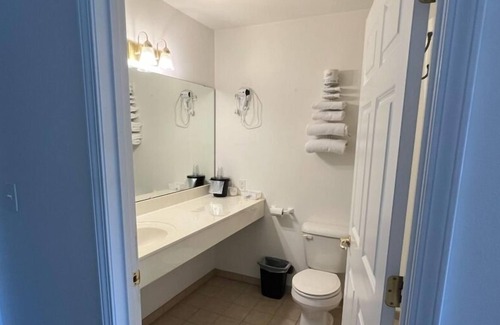 Red Bud Bed & Breakfast | Cozy Petite King + Queen Suite in a Friendly Town!