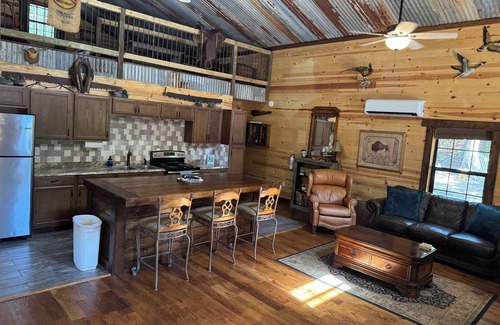 Pettit Cabin | Cozy Pettit Bay/Lake Tenkiller pet friendly cabin. Hunters & Fishermen welcome.