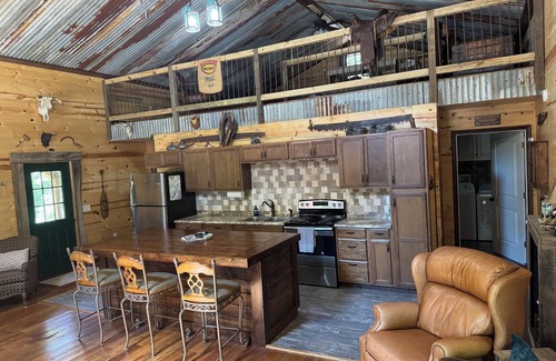 Pettit Cabin | Cozy Pettit Bay/Lake Tenkiller pet friendly cabin. Hunters & Fishermen welcome.