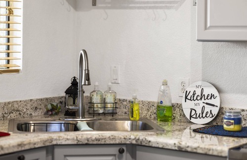 Peters View Condo | Cozy Phoenix Condo Near Biltmore | Pool & BBQ near Golf, Dining and Shops