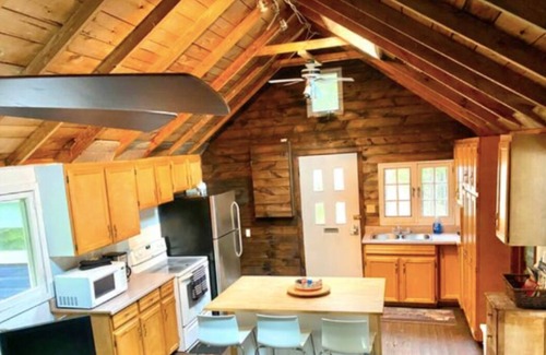 Dysart et al Cottage | Cozy Picturesque Algonquin Cottage