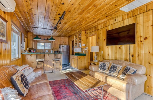 Government Camp House | Cozy pine interior home in the heart of Government Camp