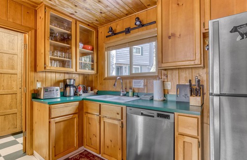Government Camp House | Cozy pine interior home in the heart of Government Camp