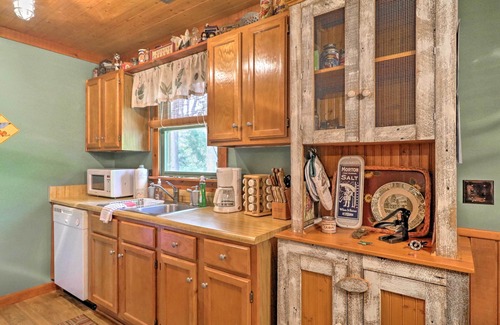 Pine Mountain Cabin | Cozy Pine Mountain Cabin w/Screened Porch & Yard!