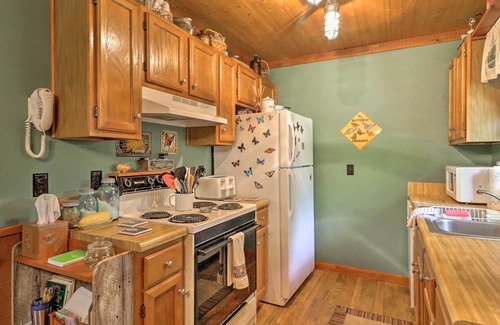 Pine Mountain Cabin | Cozy Pine Mountain Cabin w/Screened Porch & Yard!
