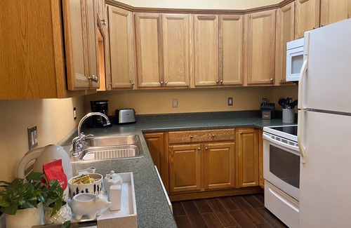Deltana House | Cozy Pinetree Duplex Guest House