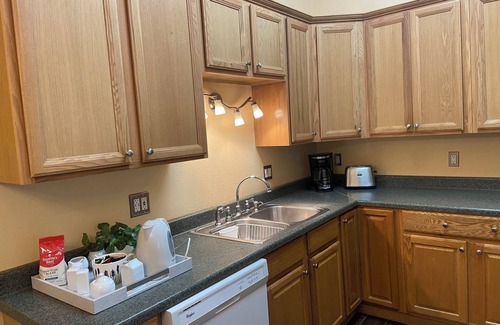 Deltana House | Cozy Pinetree Duplex Guest House
