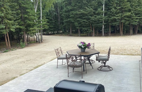 Deltana House | Cozy Pinetree Duplex Guest House