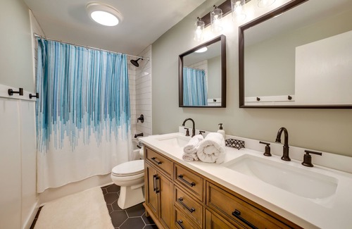 Crafton House | Cozy Pittsburgh Home - 4 Mi to Downtown!