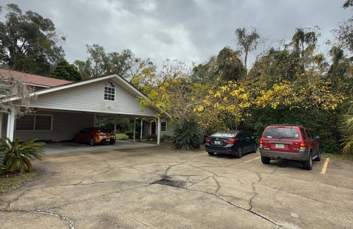 St. Nicholas Apartment | Cozy Place Close to Downtown, Hospitals and Universities by San Marcos area.