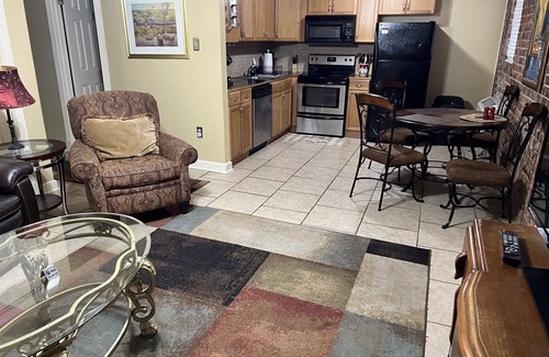 Beauregard Town Historic District Apartment | Cozy Place Downtown by the River Center minutes to LSU. Free Parking/Wifi