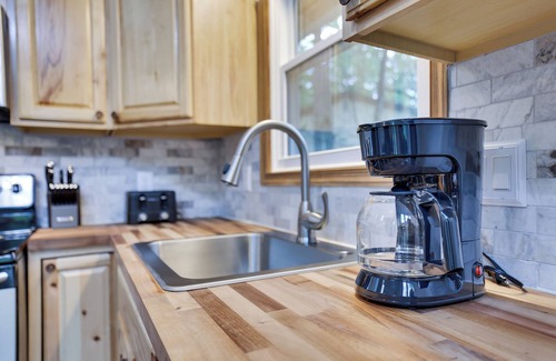 Pocono Lake House | Cozy Pocono Chalet- 5 min to Pool, Beach and Lake