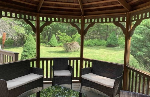Effort House | Cozy Pocono House, Game Room, Community Pool, Privacy, Camelback, Ski