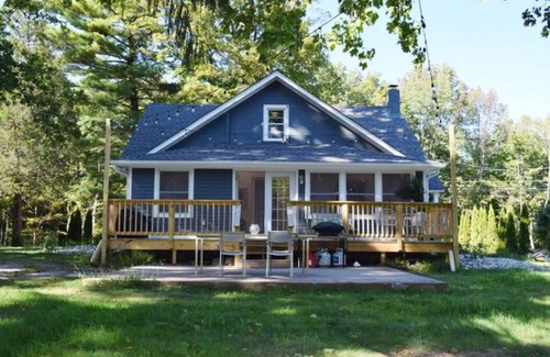 Henryville House | Cozy Pocono Retreat-Modern 3 bed