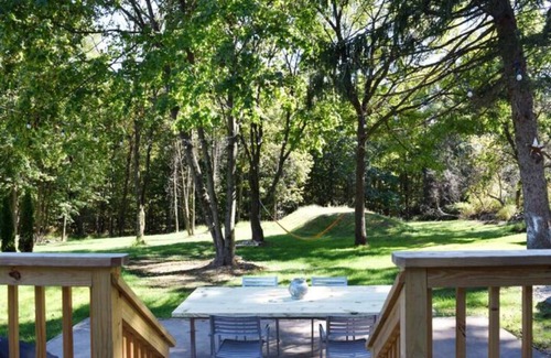 Henryville House | Cozy Pocono Retreat-Modern 3 bed