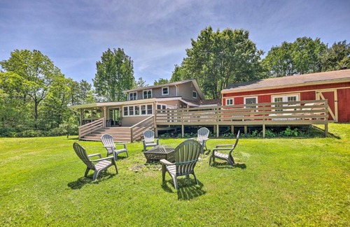 Albrightsville House | Cozy Poconos Cottage with Hot Tub Near Lake Harmony!