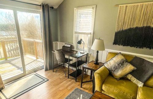 Salsbury Cove House | Cozy Pond Side Cottage in Bar Harbor! [The Nook]