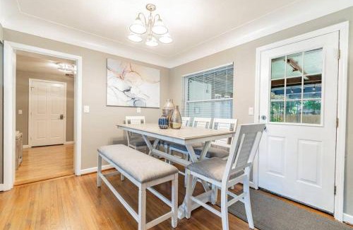 Clearwater House | Cozy Pool House for 10 PPL Close to Clearwater