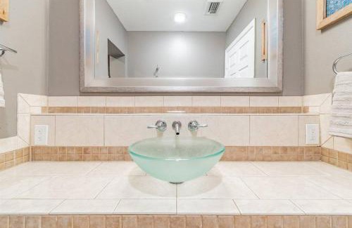 Clearwater House | Cozy Pool House for 10 PPL Close to Clearwater