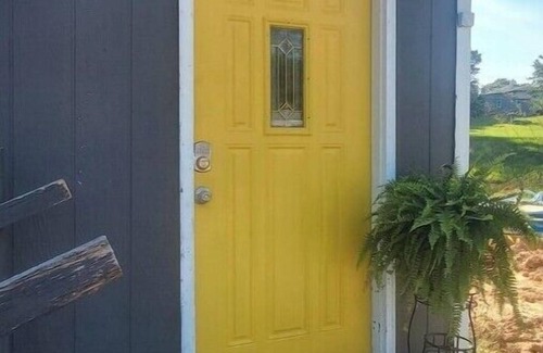 Salisbury House | Cozy Poolhouse Close To Downtown/Airport/Parksn