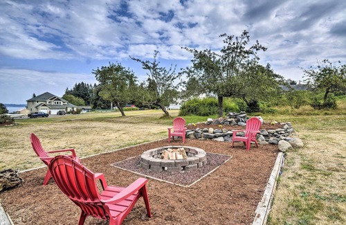 South Colby Apartment | Cozy Port Orchard Home w/Grill & Fire Pit!