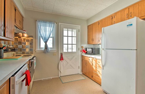 Postville House | Cozy Postville Retreat w/Fireplaces & Yard!