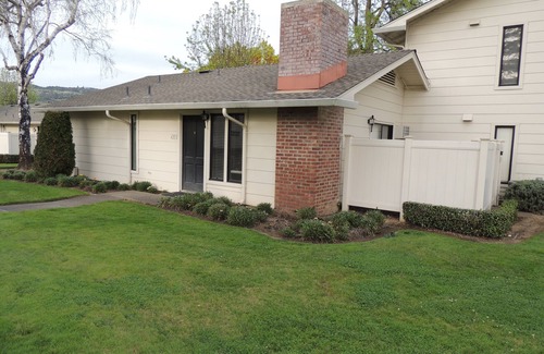 Napa Condo | Cozy Premium Jr. Suite, In Beautiful Napa Valley -Perfect for Couples