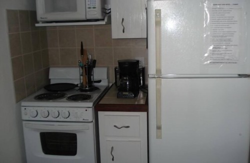 North University Condo | Cozy Pristine Sanitized Ideally Located w/Covered Parking