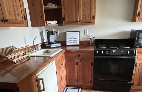 Clifford Cabin | Cozy, private, 1 bedroom cabin w/beautiful view