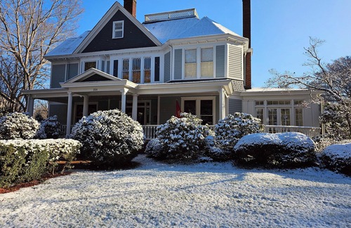 Statesville Apartment | Cozy private 1Bed 1Bath all amenities included in charming downtown Statesville.