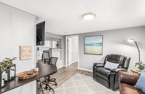 Hazel Park Apartment | Cozy & Private 1BR Basement suite in Hazel Park