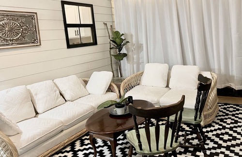 Commerce House | Cozy, private 3 bedroom home in a wooded area in the heart of downtown Commerce