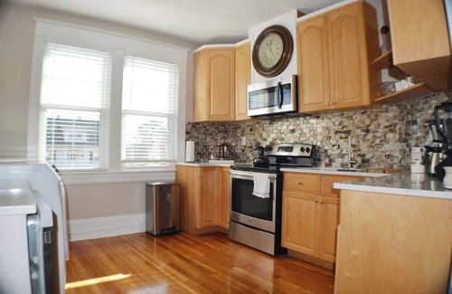 Roanoke Apartment | COZY PRIVATE 3 BEDROOM APARTMENT HIGH END SLEEP 6