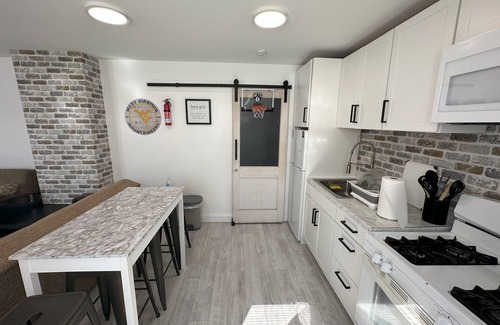 Morgantown Apartment | Cozy Private Apartment Just a Short Stroll frm Milan Puskar Stadium & WVU Campus