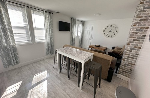 Morgantown Apartment | Cozy Private Apartment Just a Short Stroll frm Milan Puskar Stadium & WVU Campus