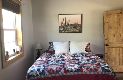 London Apartment | Cozy, private, apartment! 10 minutes to Lake Dardanelle and 5 minutes ANO!