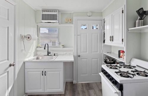 Wildwood Apartment | Cozy Private apt blocks from Beach/Boardwalk 4