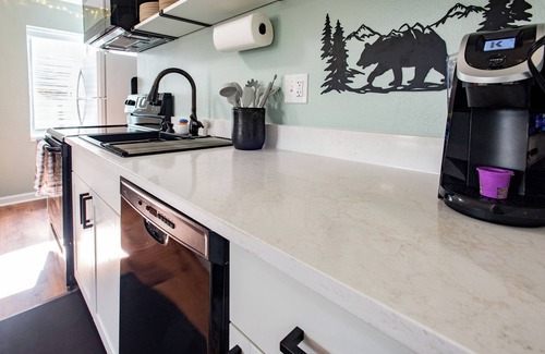 Stetson Hills House | Cozy Private Basement, Hot Tub, Washer+Dryer, Full Kitchen, Fenced Backyard