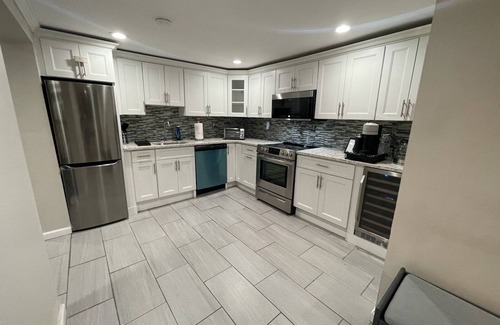 Greenville Apartment | Cozy private bedroom w-living room sofa bed w-central air and wifi. Beautiful!
