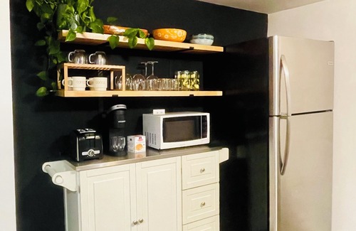 Avondale House | Cozy Private Bedroom and bathroom with full kitchen