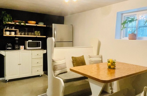Avondale House | Cozy Private Bedroom and bathroom with full kitchen