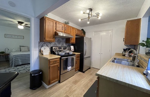 Carrollton House | Cozy & Private Boho Style 2 Bed 2 Bath Home
