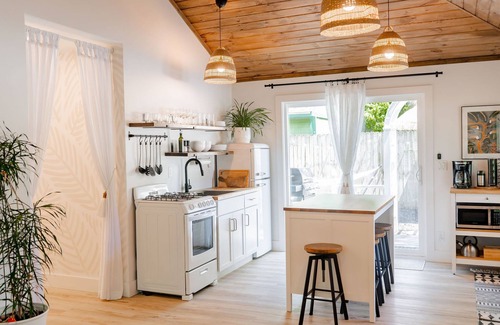 Shorewood-Tower Hills-Harbert House | Cozy private bungalow - Hot Tub - Walk to Lake Michigan!