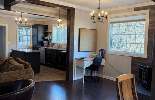 Castlegar Cottage | Cozy, private cottage, within city limits of Castelgar