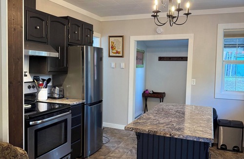 Castlegar Cottage | Cozy, private cottage, within city limits of Castelgar